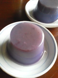 紫芋パウダー入りミルク寒天