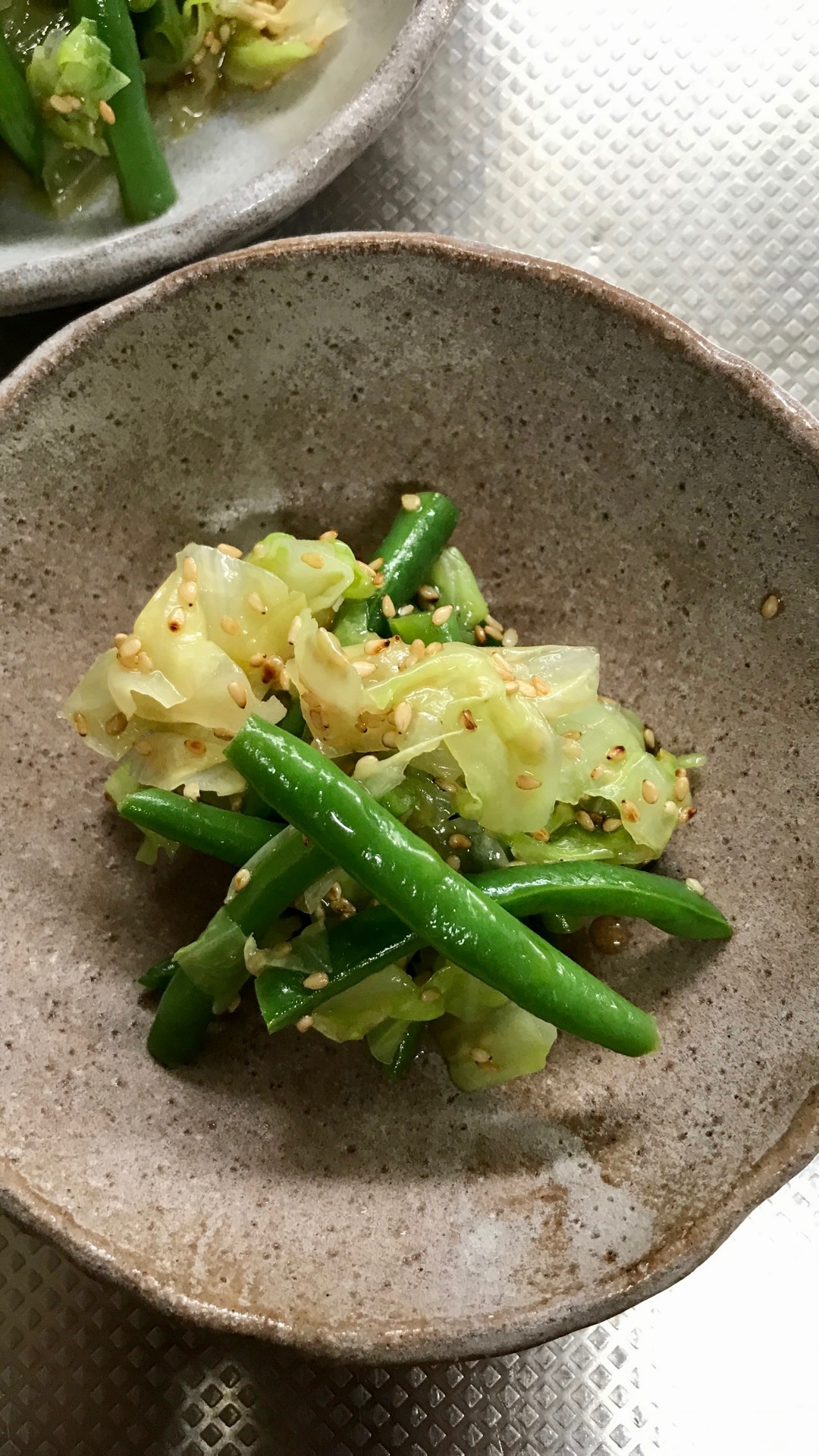 キャベツとインゲンの黒酢あえ