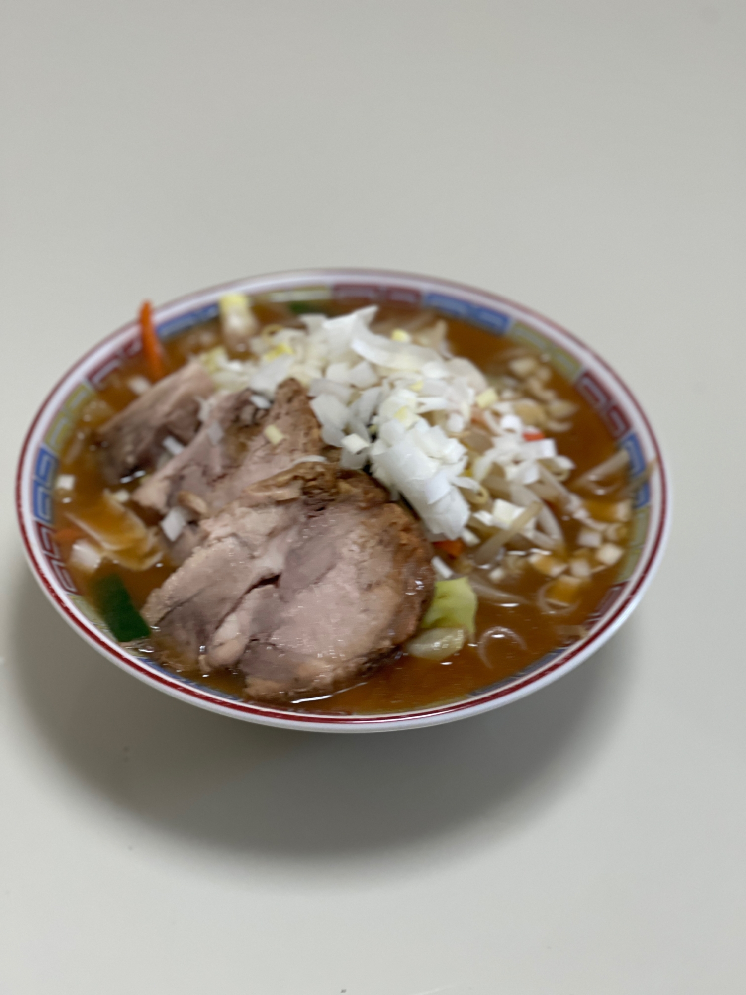 野菜たっぷり醤油ラーメン