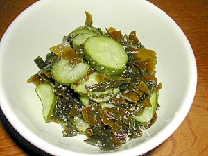 りんご酢とめんつゆで三杯酢 ワカメときゅうり酢の物 レシピ 作り方 By ワンコ紋ちゃん 楽天レシピ