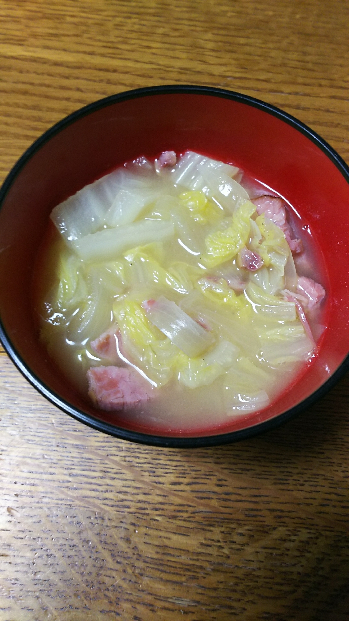 ハムと玉ねぎ、白菜の味噌汁