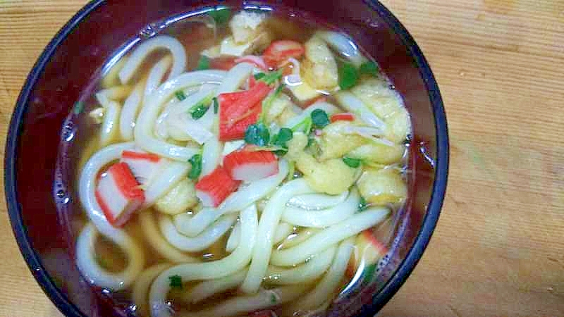 フライパンで煮込みうどん/かいわれカニカマ油揚げ