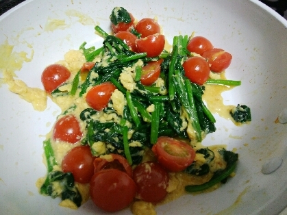 夕飯に簡単！ほうれん草とトマトの卵とじ♪