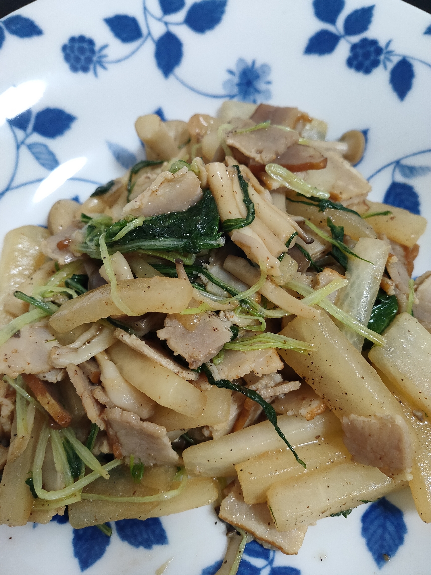 簡単！水菜とベーコンの醤油炒め！