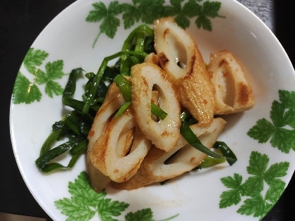 小さなおかず♪ちくわとニラの豆板醤炒め。