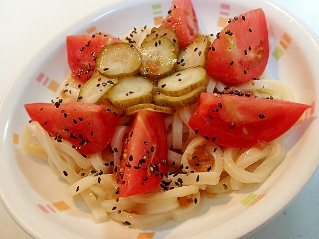 トマトと胡瓜ピクルスのサラダうどん♬