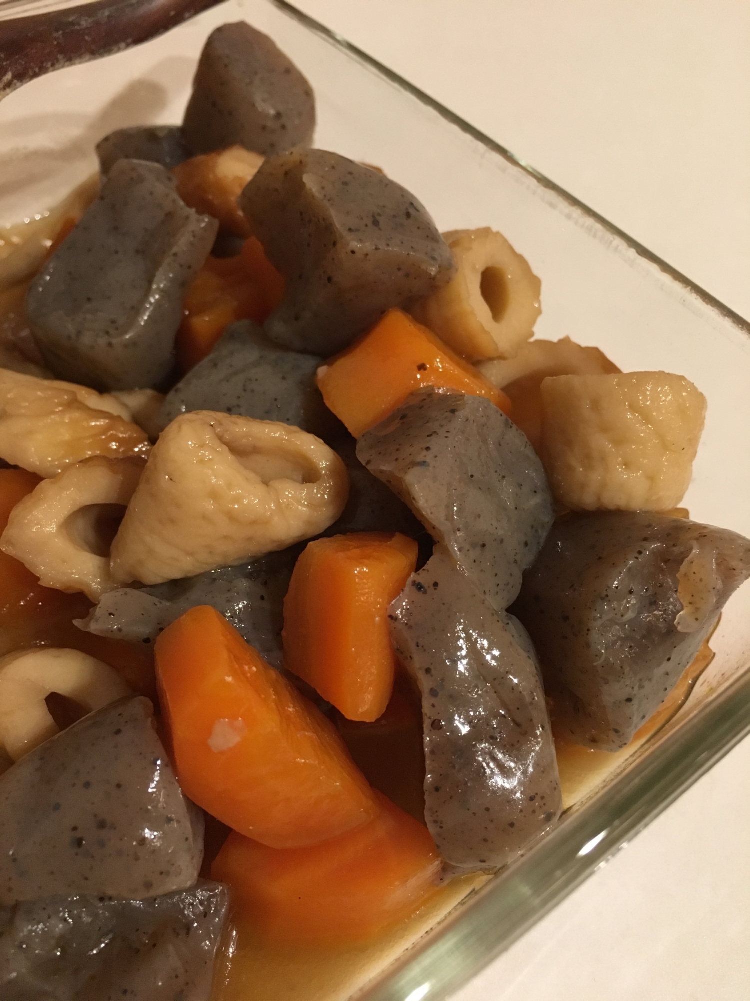 保存もできるこんにゃくの煮物