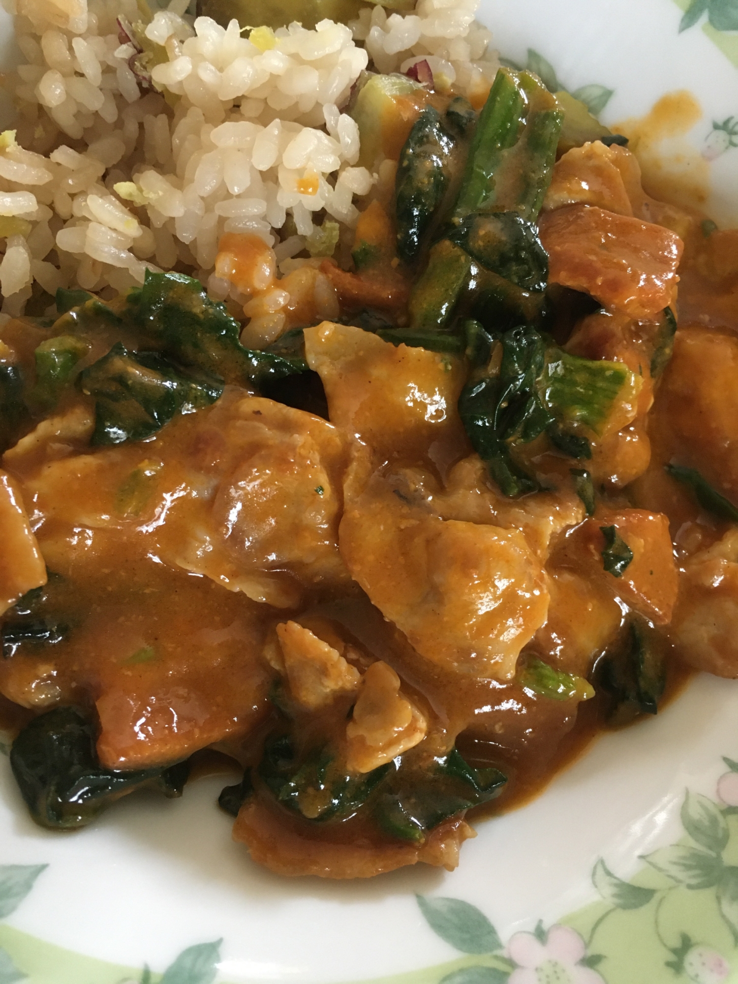 市販のバターチキンカレーに豚肉とほうれん草を足して レシピ 作り方 By 初心者なご 楽天レシピ