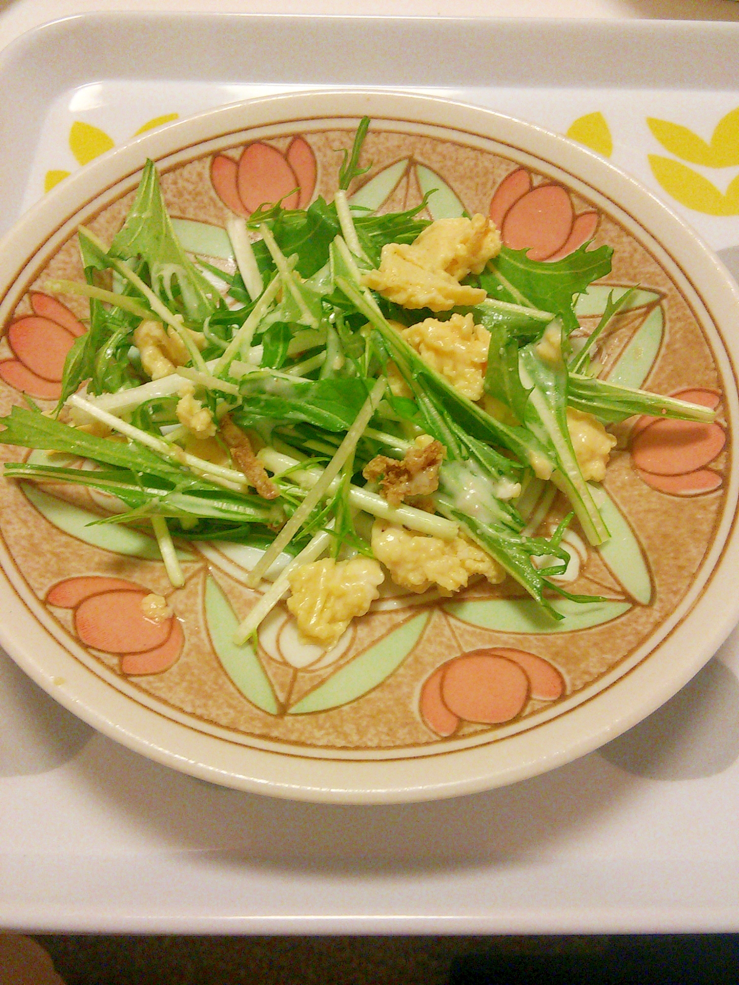 水菜と炒り卵とフライドオニオンのシーザーサラダ