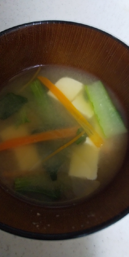 小松菜とにんじん、豆腐の味噌汁