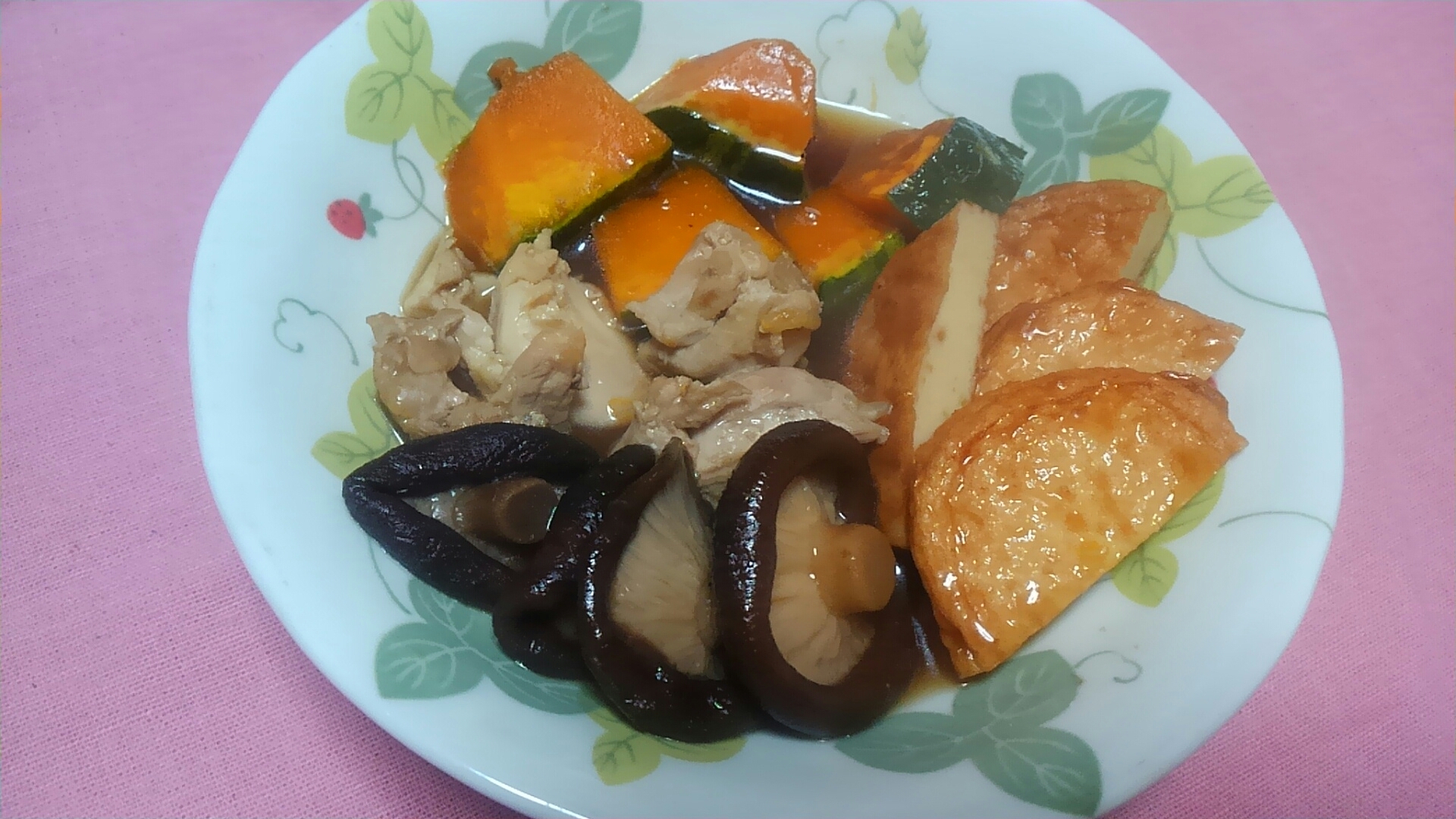 椎茸とカボチャと鶏肉とさつま揚げの煮物☆