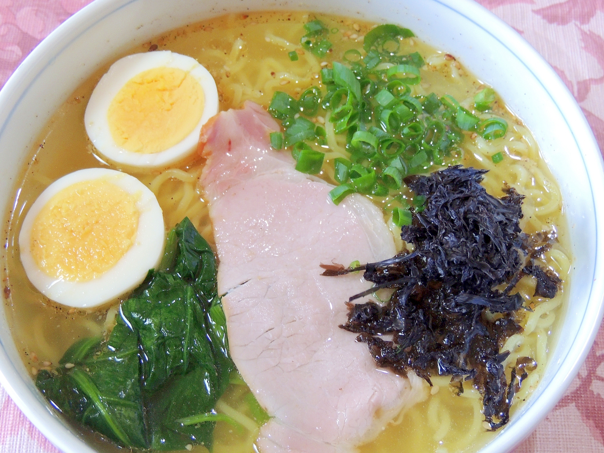 コツ無し1分 混ぜるだけ Wスープの塩ラーメン レシピ 作り方 By やまさ 楽天レシピ コツ無し1分 混ぜるだけ Wスープの塩ラーメン レシピ 作り方 By やまさ 楽天レシピ