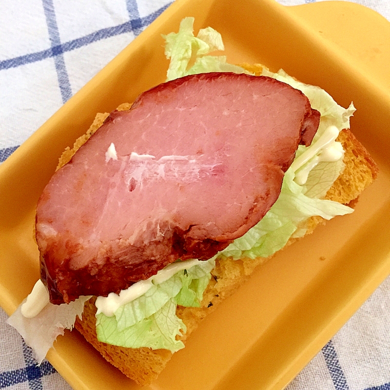 焼き豚とキャベツのオープンサンド♡