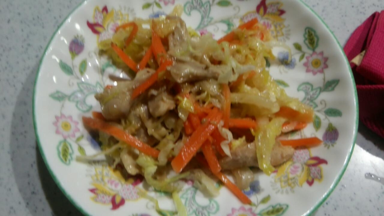 白菜⚫にんじん⚫鶏肉の中華サラダ