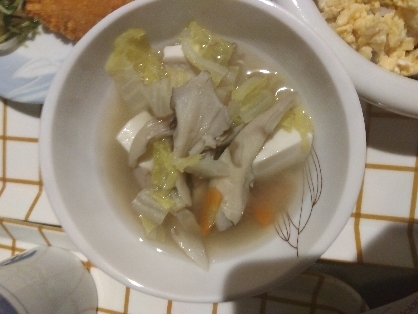 豆腐 白菜 舞茸 ネギの味噌汁