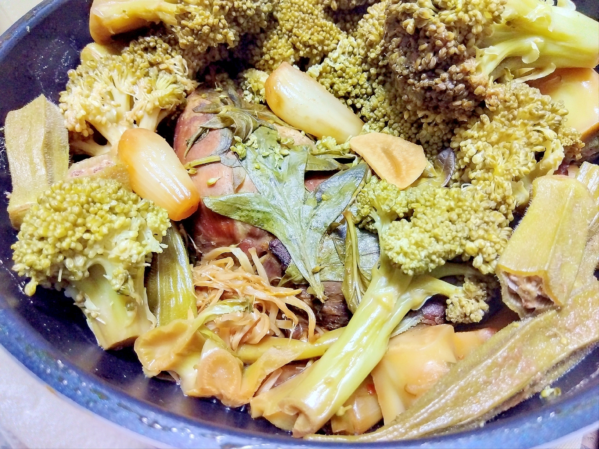 鶏おくらブロッコリーらっきょうフーチバーもやし蒸