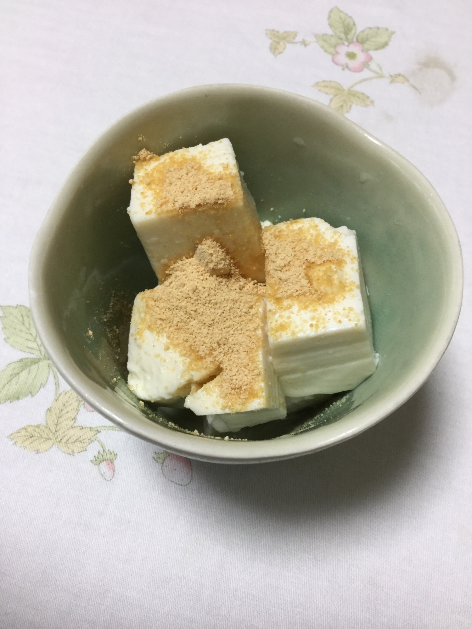 豆腐の砂糖漬けのきな粉かけ