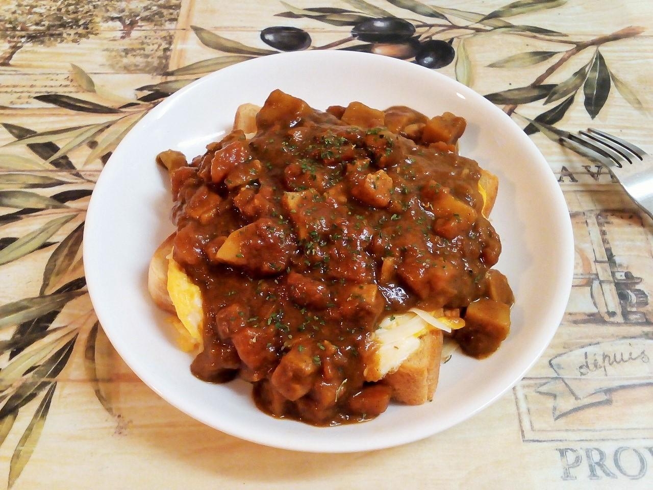 ♪カレーリメイク♡チーズと玉子でカフェ風トースト♪