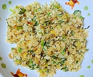 小松菜と卵のチャーハン（醬油カレー味）
