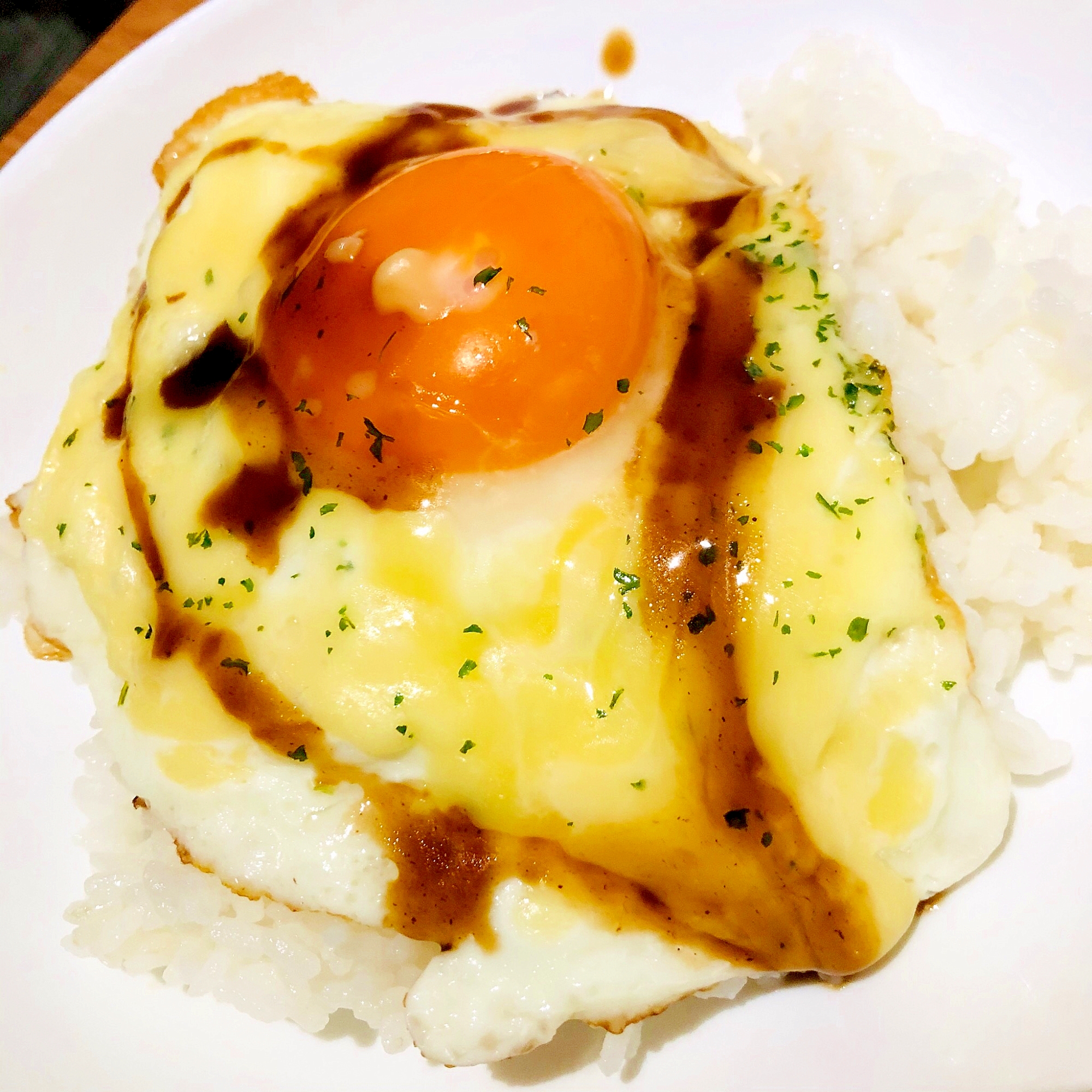 チーズ目玉焼きの丼