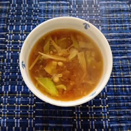 キャベツと油揚げとえのきの味噌汁