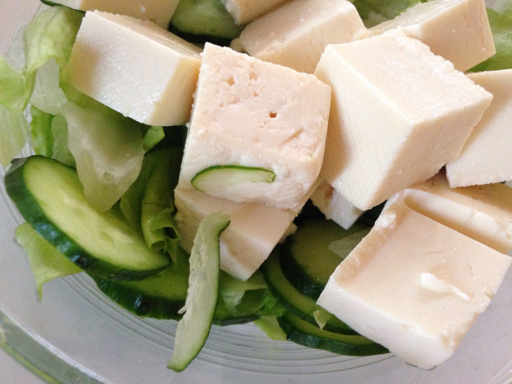 レタスときゅうりと豆腐のサラダ