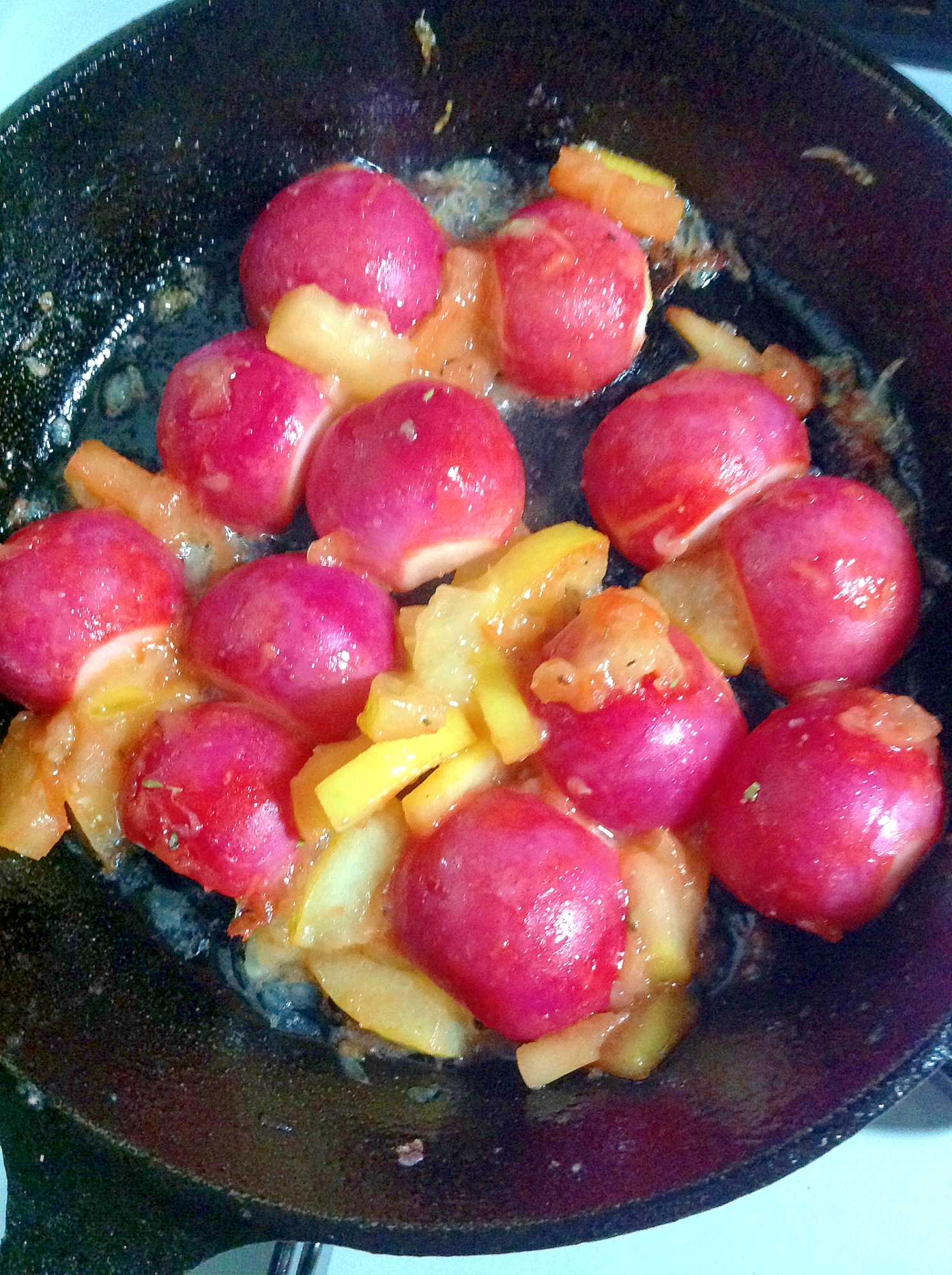 ラディッシュの塩レモン炒め