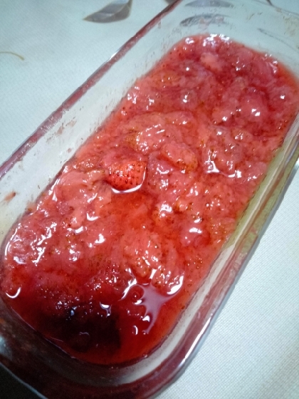 採って満足、冷凍庫に放置してた苺救済に。美味しくいただきました♪
