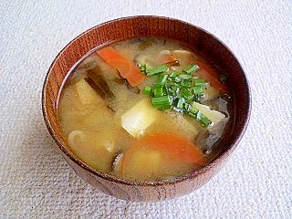 残ったカレーで！もやしカレー味噌汁