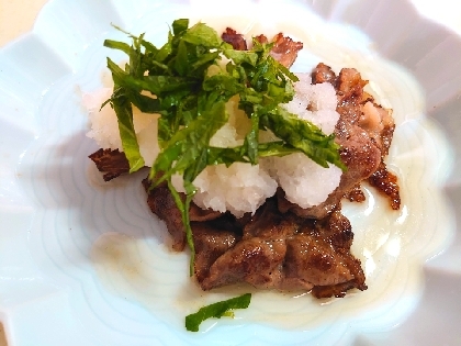 貝割れの代わりに大葉を乗せました。バターの風味良く、おろしでサッパリ何枚でも食べられますね。とてもおいしかったです。
