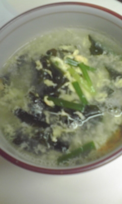 夕食に汁ものが欲しかったので作りました。こういう中華スープってたまに飲みたくなりますよね♪美味しかったで～す♪