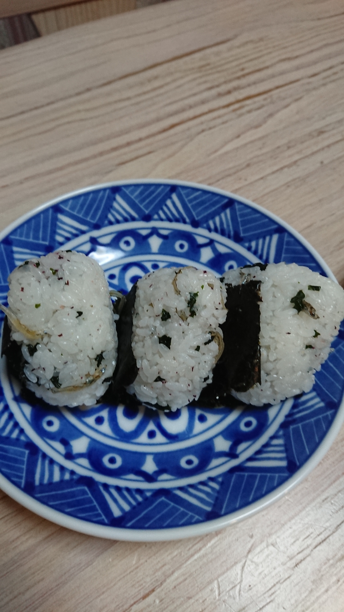 じゃことわかめとごま油のおにぎり♡