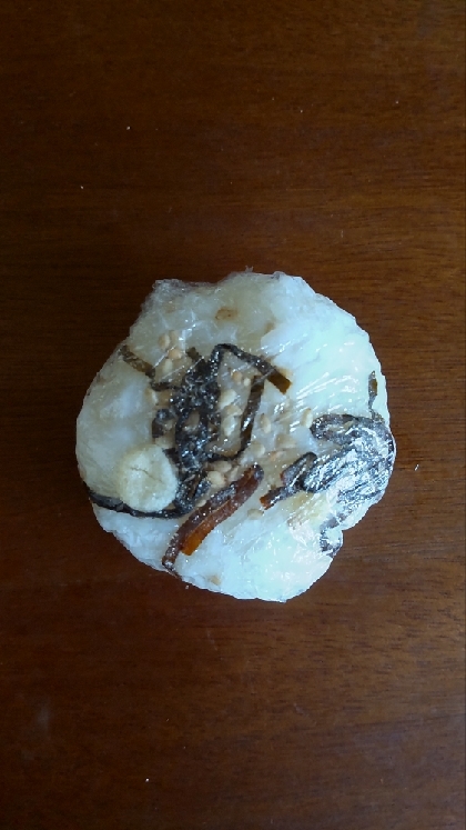 塩昆布天かす白ごまのおにぎり