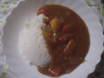 こくまろ甘口とボンカレー中辛を混ぜて作りました❤1種類より味に深みが出て美味しい～❤普通のカレーに飽きたので今度からMIXで作る事にしました♪夕食にごち様です❤