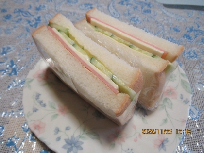 簡単！ハム・チーズ・きゅうりのサンドイッチ♪