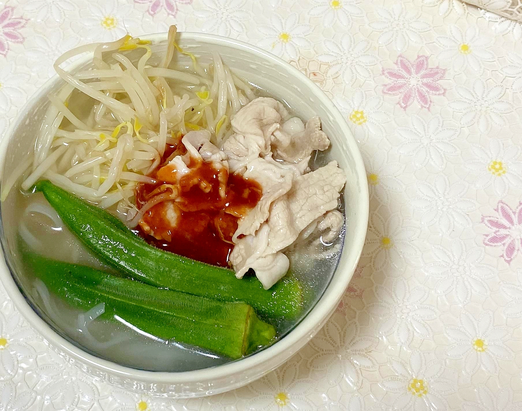 暑い夏に、ピリ辛たれのスープフォー