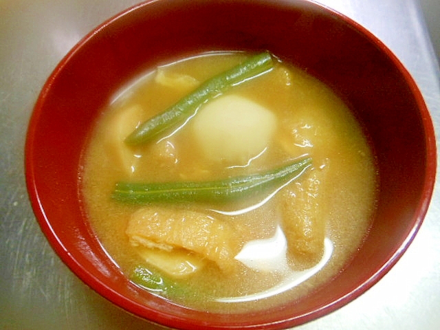 里芋・インゲン・油揚げの味噌汁