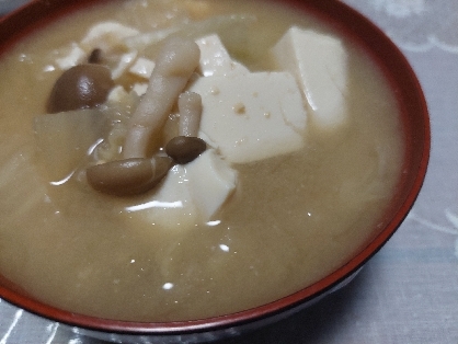 コレステロール対策☆しめじと豆腐の味噌汁
