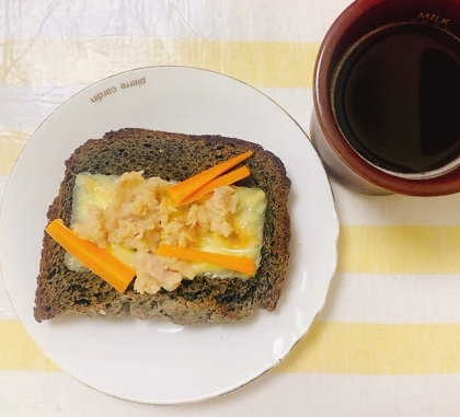 ひき肉と枝豆のピザトースト♡