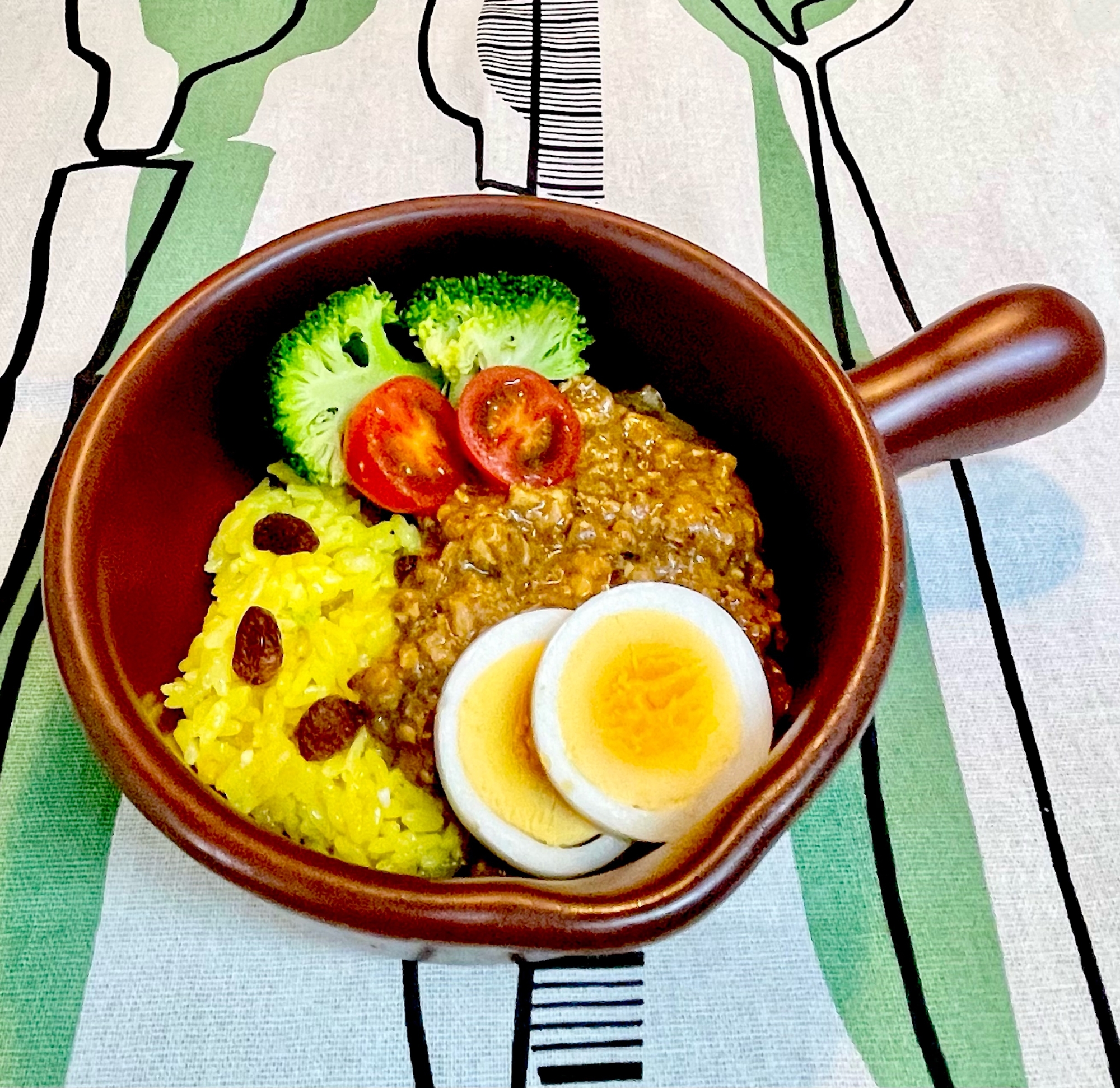 あえてシンプルに♡メイン料理に添えるひき肉カレー