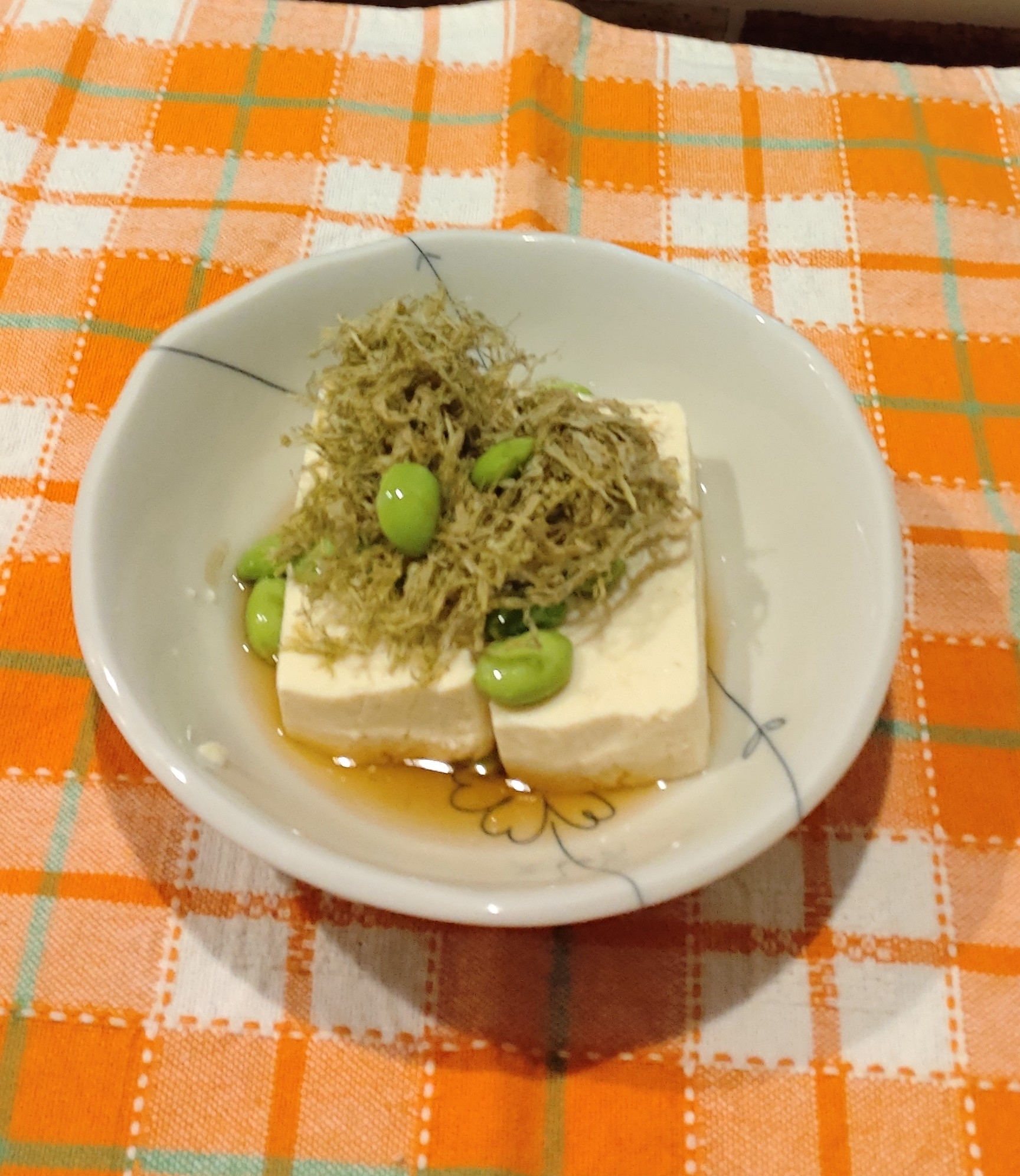 あとひと品に♡とろろ昆布と枝豆の冷奴