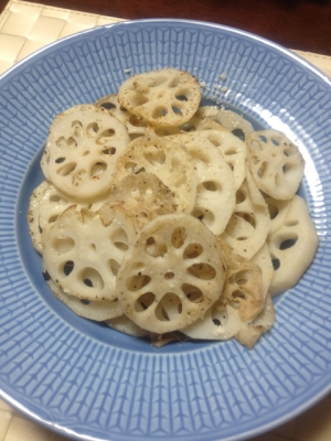 ワインのおつまみに。レンコンの粉チーズ焼き