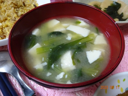 豆腐と小松菜のお味噌汁