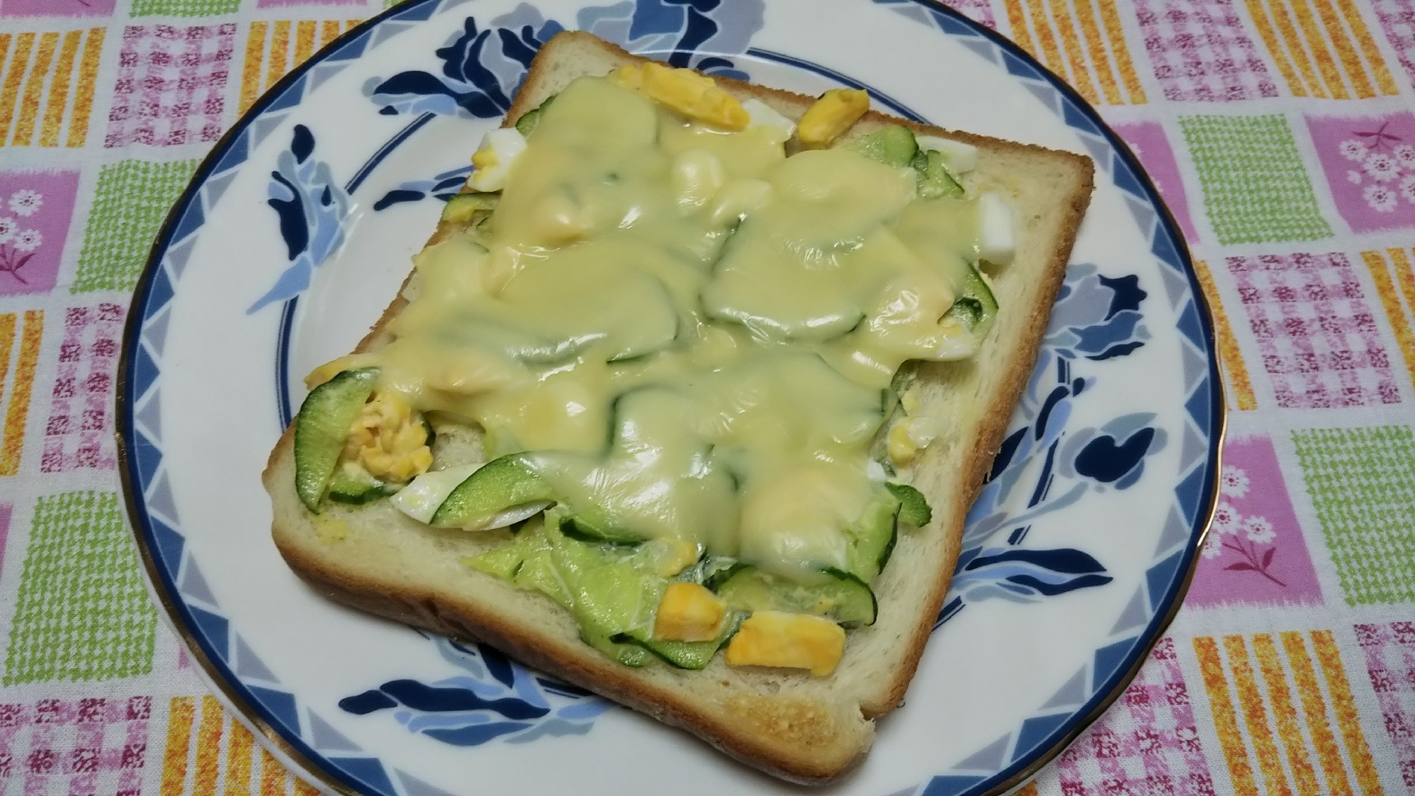 きゅうり茹で卵マヨとチーズのせトースト☆