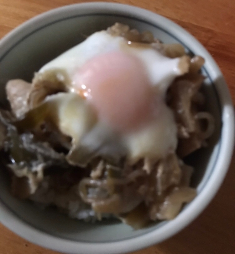 落とし卵のせ牛丼