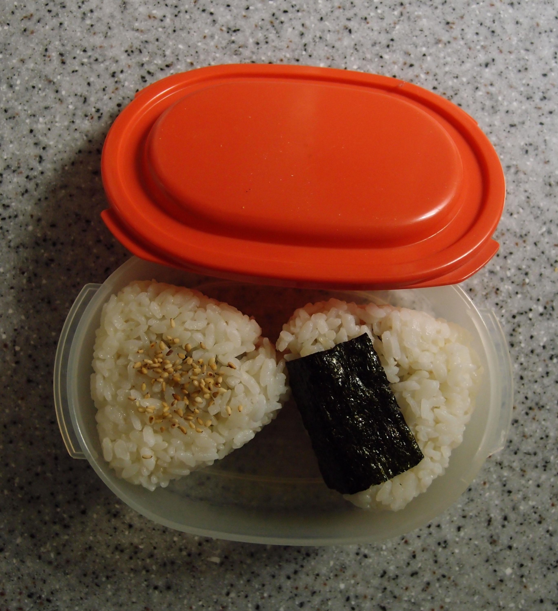 ブロッコリーのおにぎり弁当