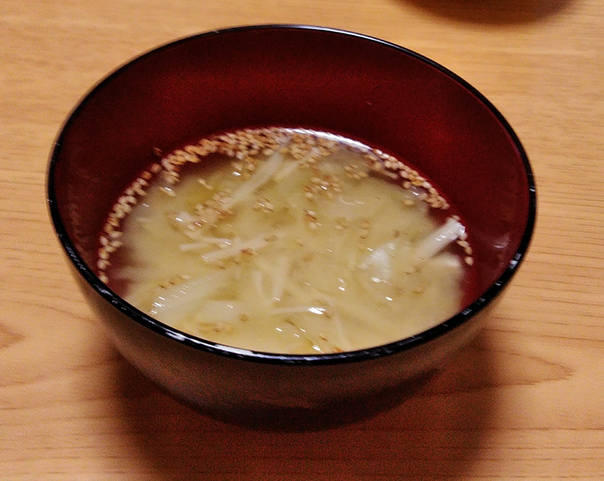 キャベツとえのきとごまの味噌汁