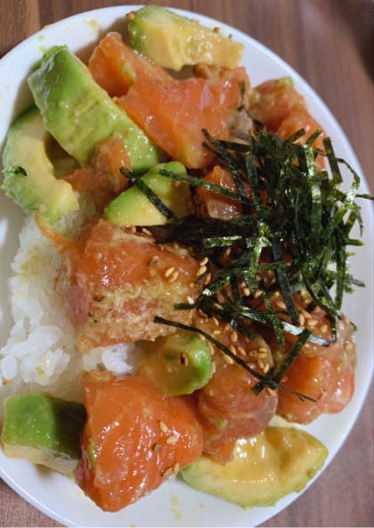 夏の味方！火を使わずに！サーモンアボカドポキ丼★