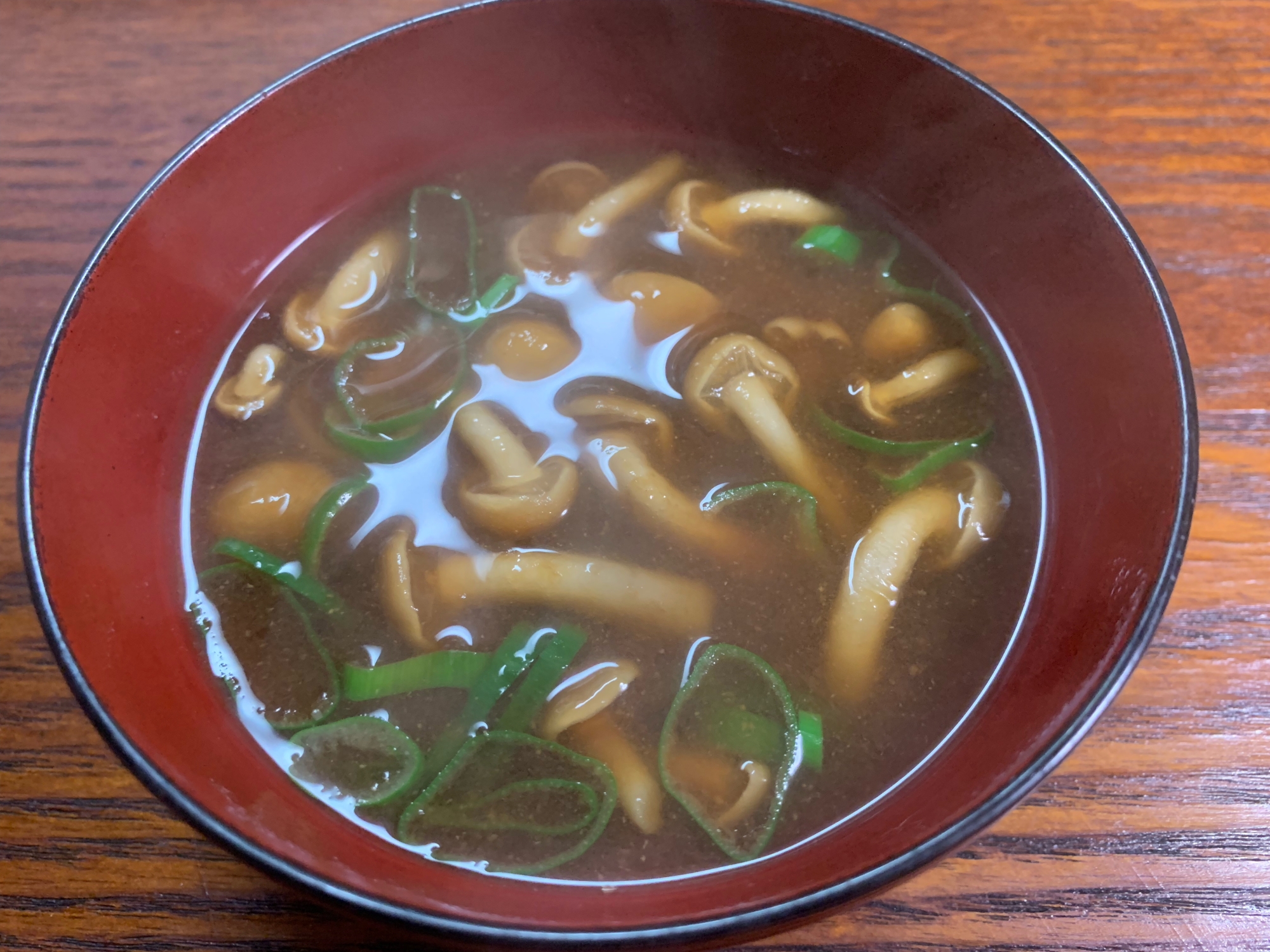 ちゅるんと楽しい♪ なめこのみそ汁