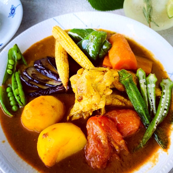 スパイスにこだわる夏野菜たっぷりチキンスープカレー レシピ 作り方 By Miyabi 楽天レシピ スパイスにこだわる夏野菜たっぷりチキンスープカレー レシピ 作り方 By Miyabi 楽天レシピ